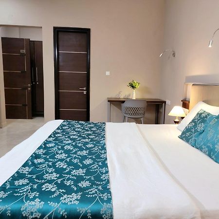 Vamsor Heights 1047 Hotel Gurgáon Kültér fotó