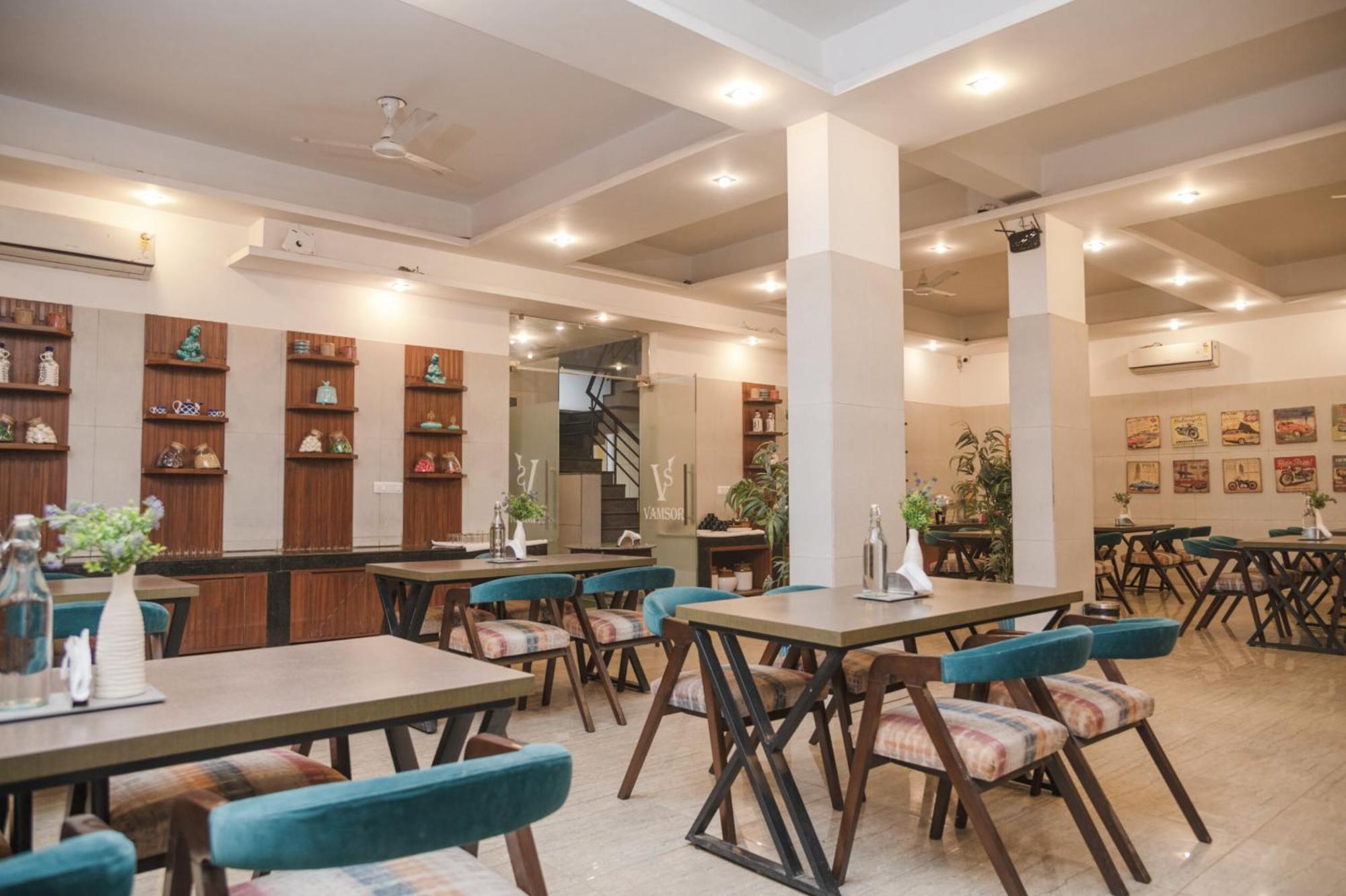 Vamsor Heights 1047 Hotel Gurgáon Kültér fotó